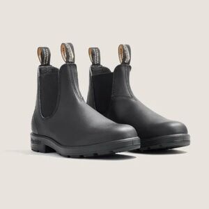Women’s size 7 black Blundstone boots